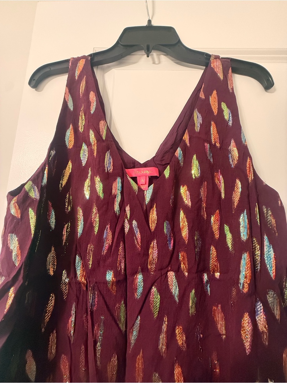 Women’s Sleeveless V-Neck Metallic Leaf Print Top - Burgundy